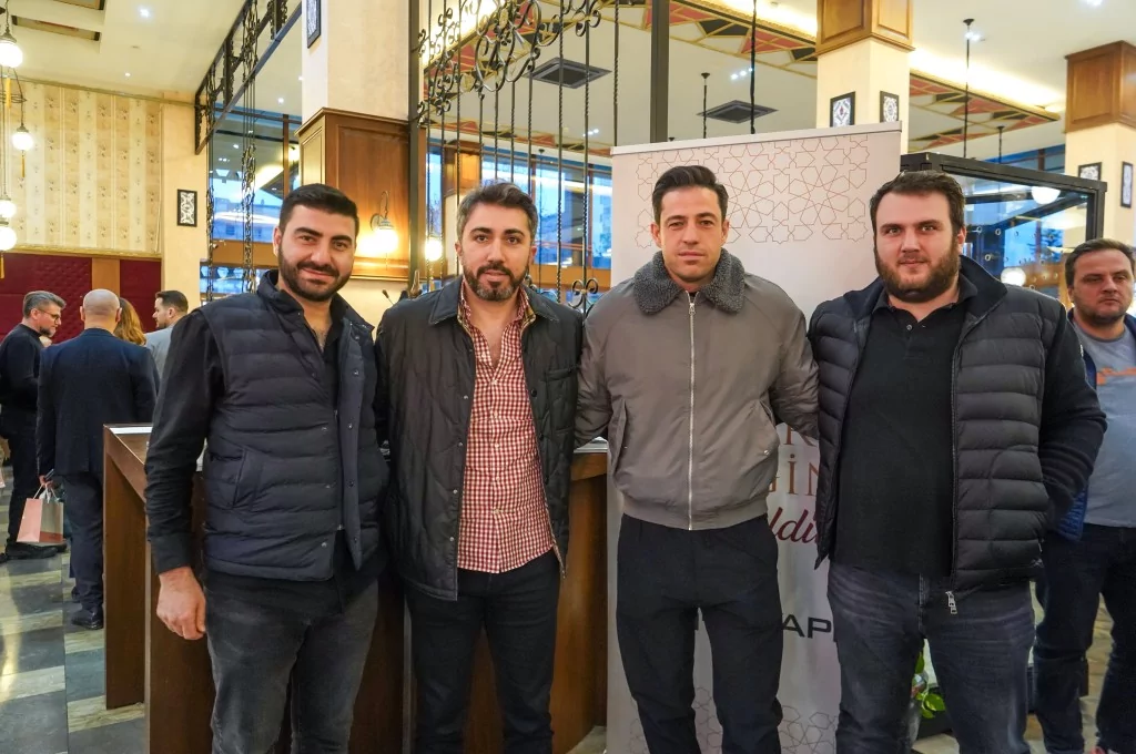Öner Yapı ailesi düzenlediği geleneksel iftar yemeğinde Bursa iş dünyasını buluşturdu.