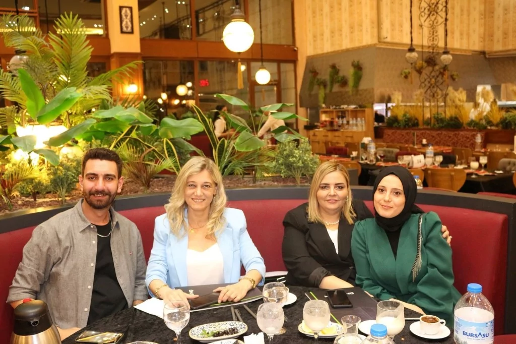 Öner Yapı ailesi düzenlediği geleneksel iftar yemeğinde Bursa iş dünyasını buluşturdu.