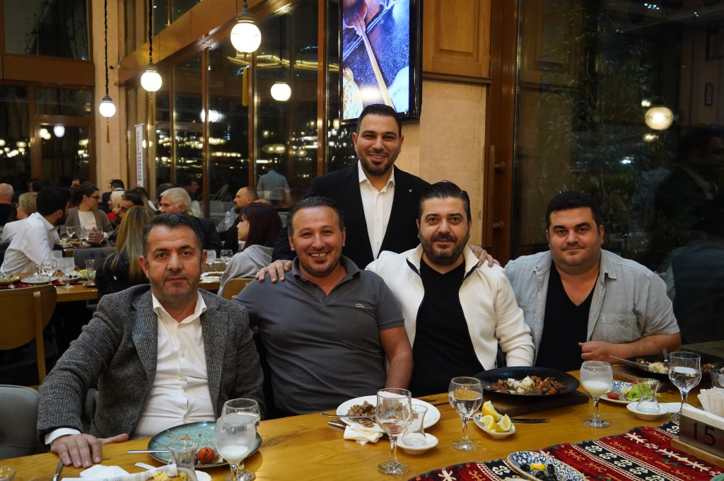 Öner Yapı ailesi düzenlediği geleneksel iftar yemeğinde Bursa iş dünyasını buluşturdu.