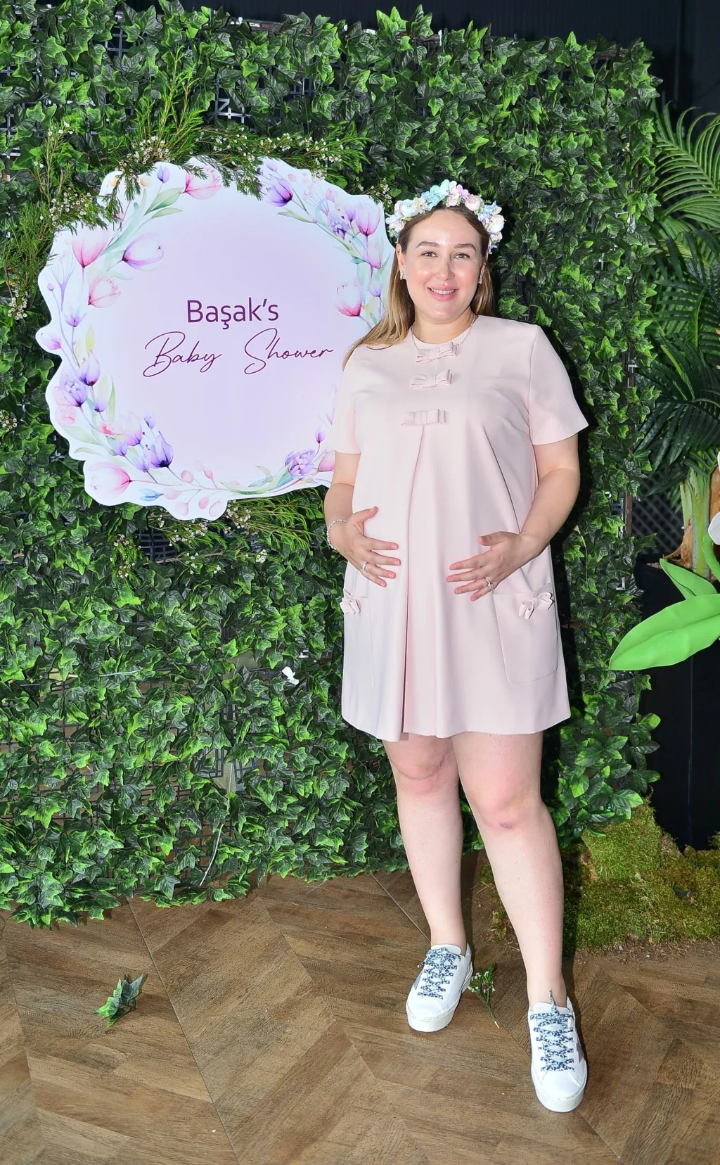 Başak Şen'den renkli  baby shower daveti