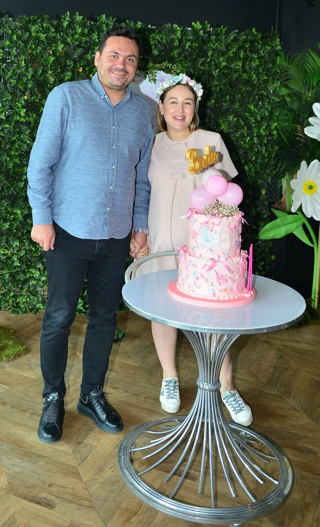 Başak Şen'den renkli  baby shower daveti