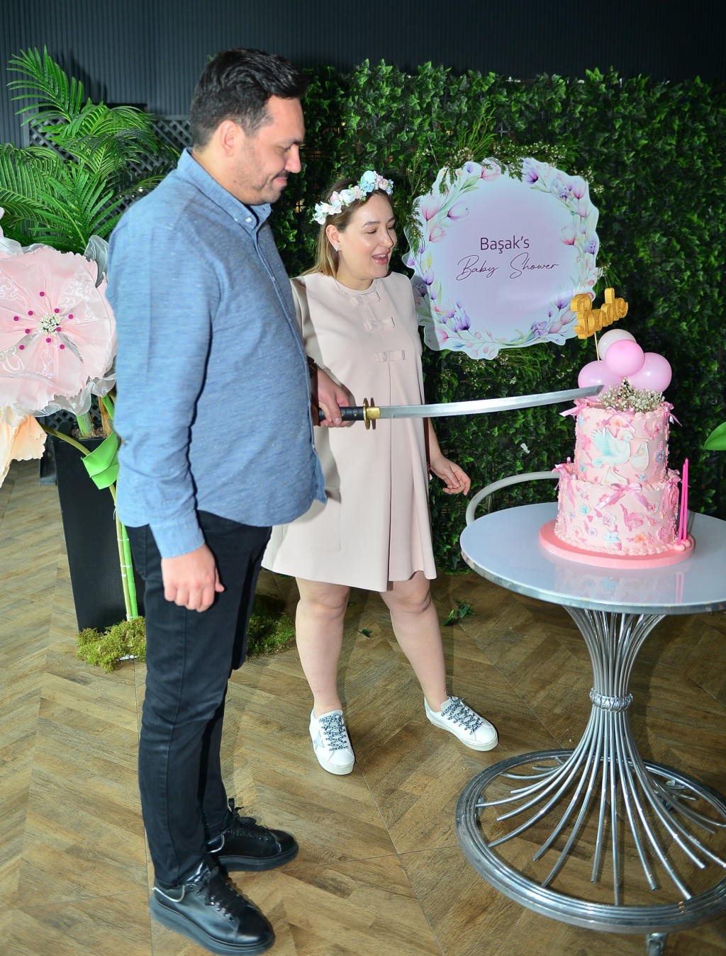 Başak Şen'den renkli  baby shower daveti