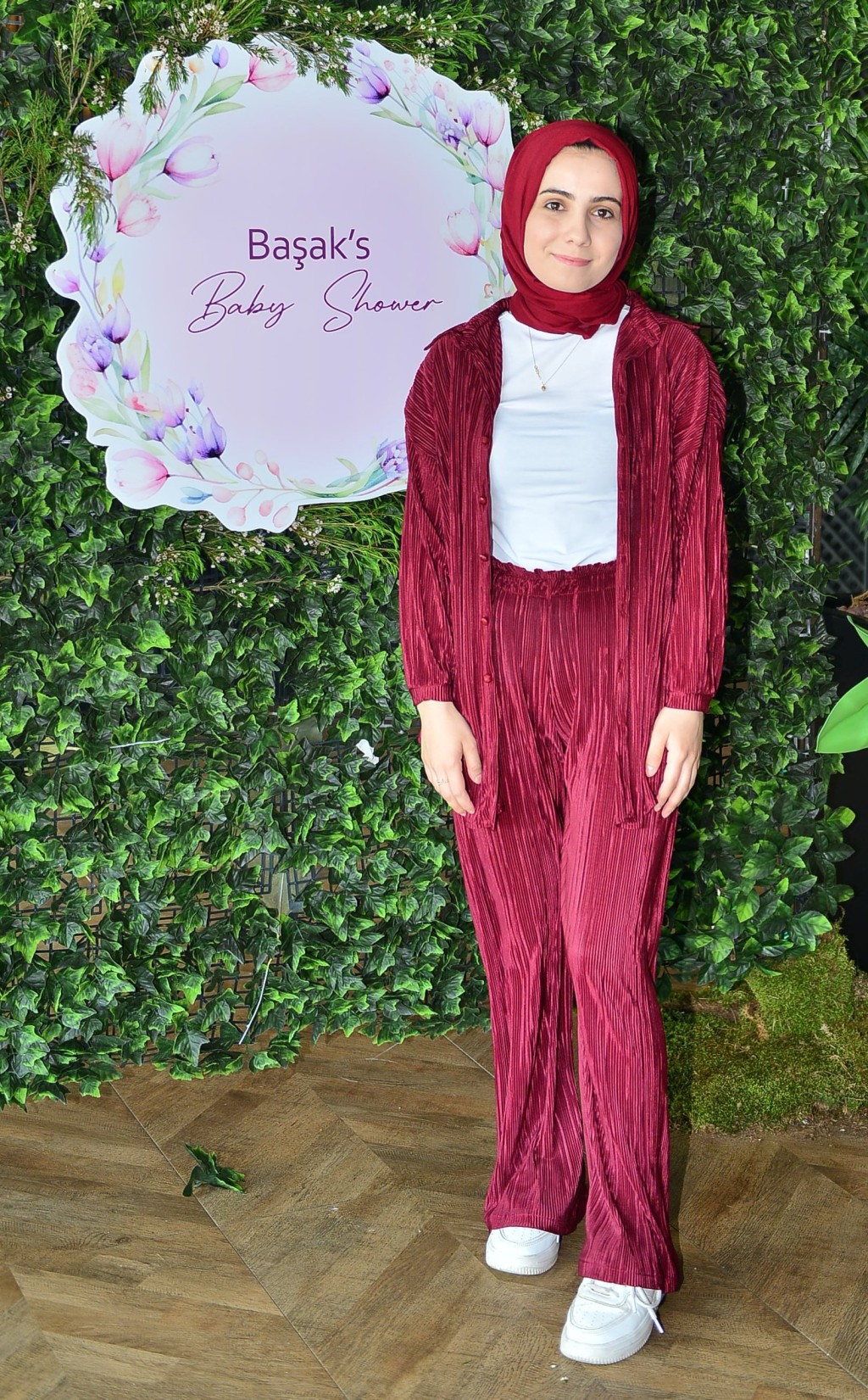 Başak Şen'den renkli  baby shower daveti