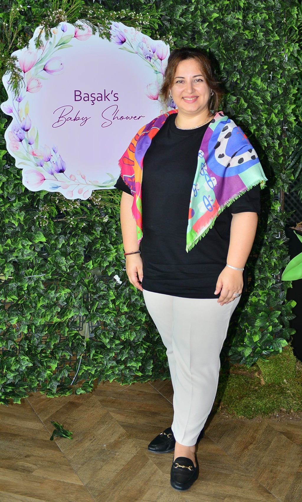 Başak Şen'den renkli  baby shower daveti