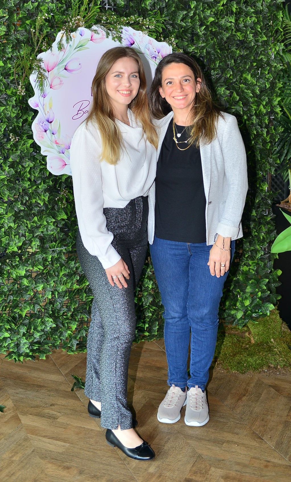 Başak Şen'den renkli  baby shower daveti