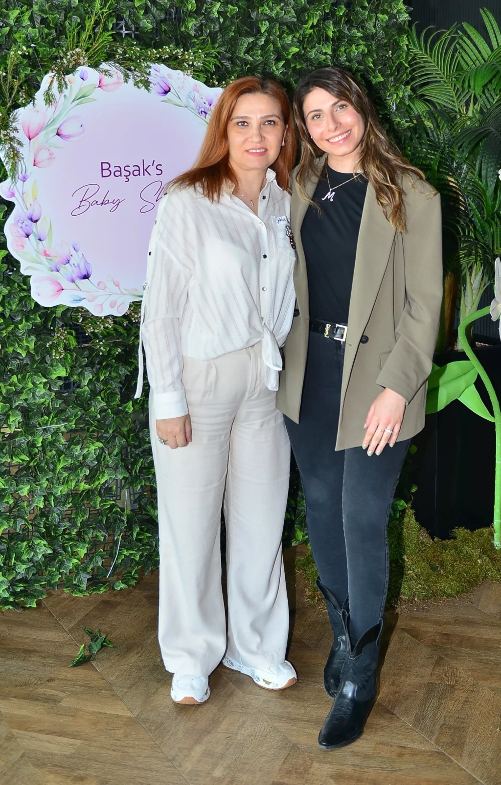 Başak Şen'den renkli  baby shower daveti