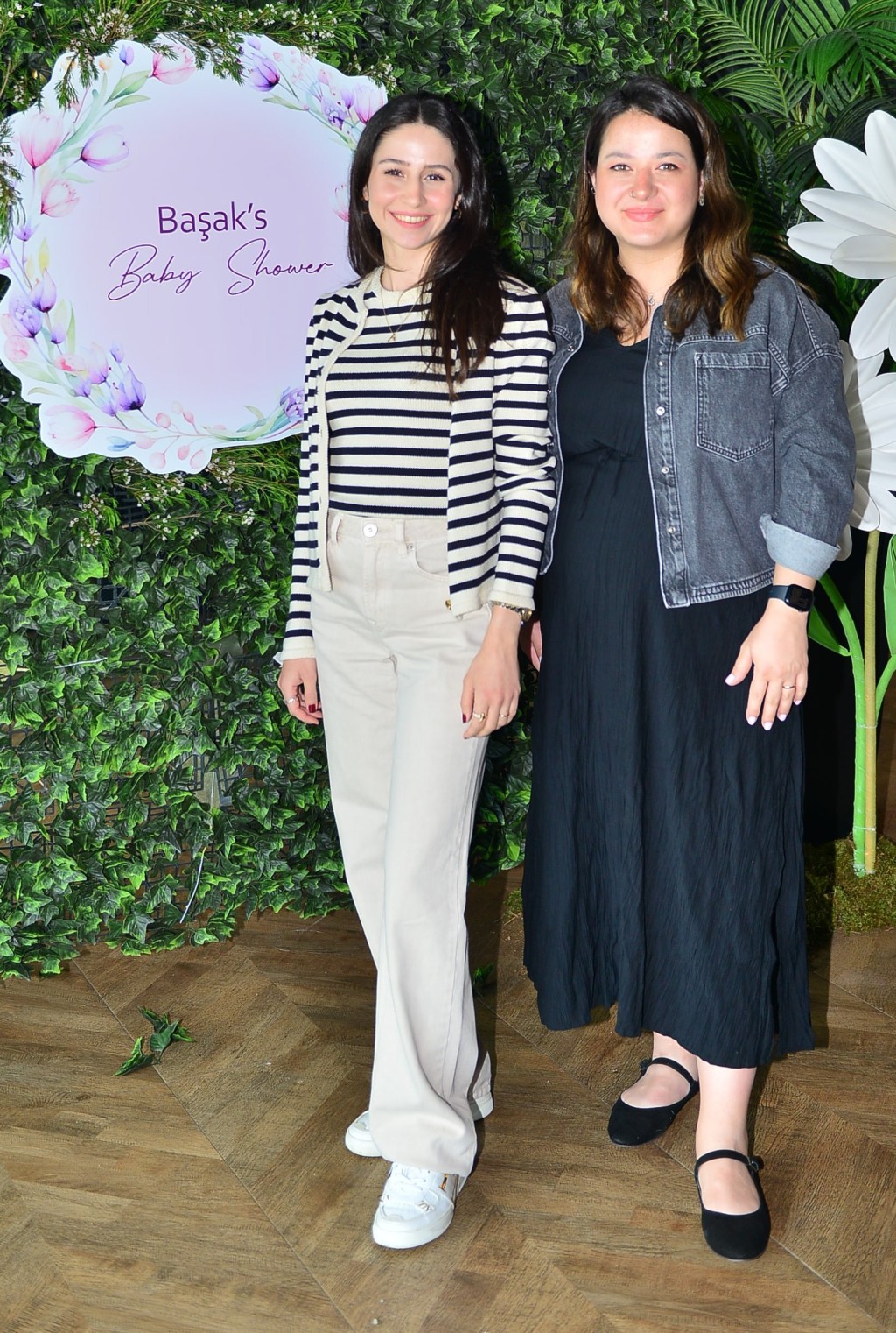 Başak Şen'den renkli  baby shower daveti