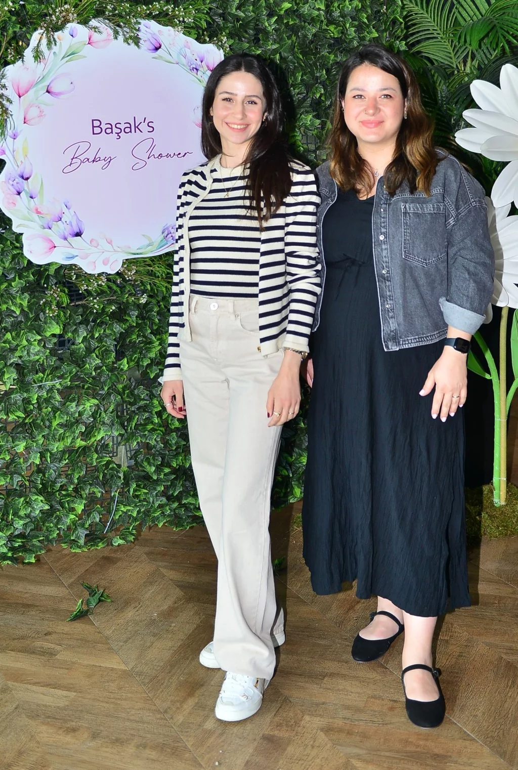 Başak Şen'den renkli  baby shower daveti