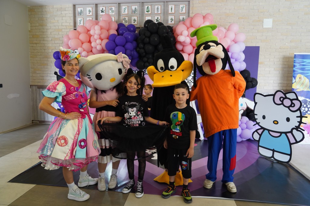 Arya ve Acar kardeşler yeni yaşlarında gönüllerince eğlendiler