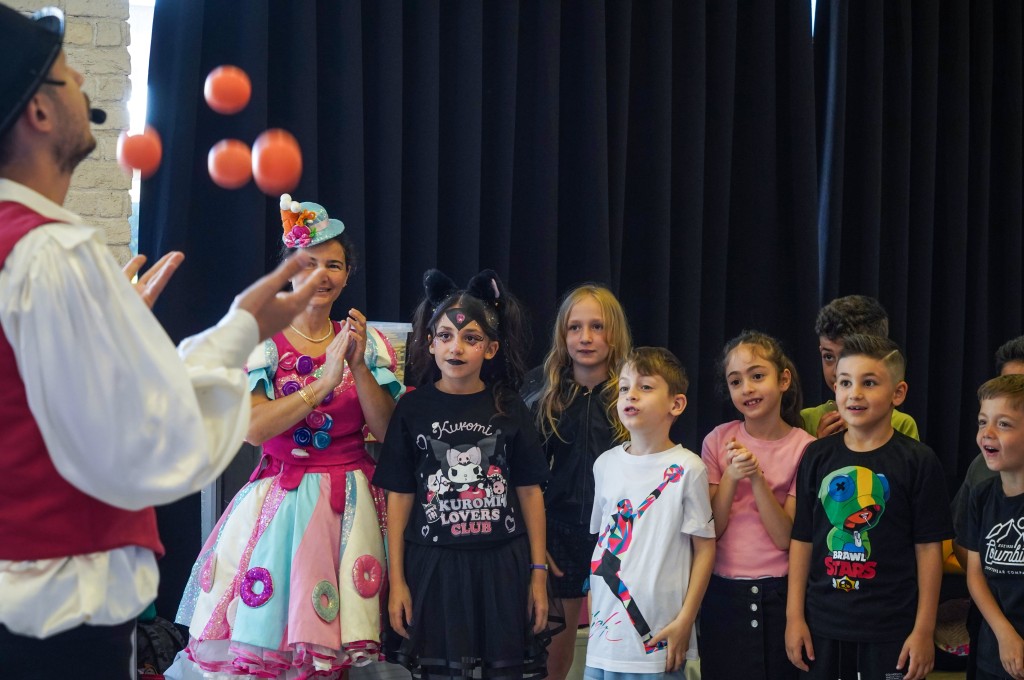 Arya ve Acar kardeşler yeni yaşlarında gönüllerince eğlendiler