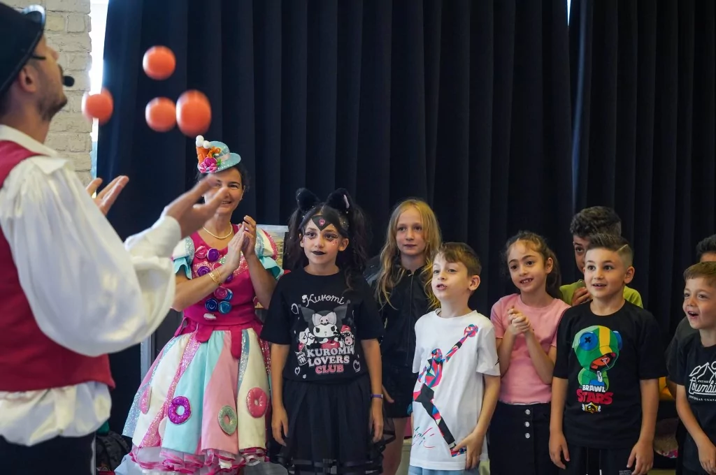 Arya ve Acar kardeşler yeni yaşlarında gönüllerince eğlendiler