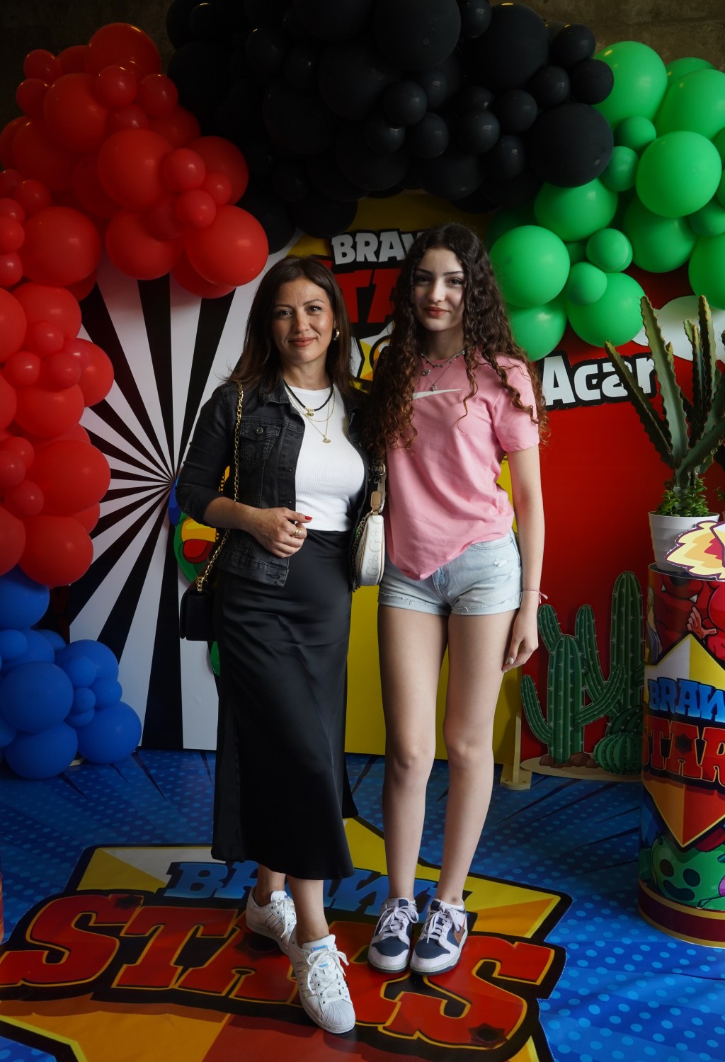 Arya ve Acar kardeşler yeni yaşlarında gönüllerince eğlendiler