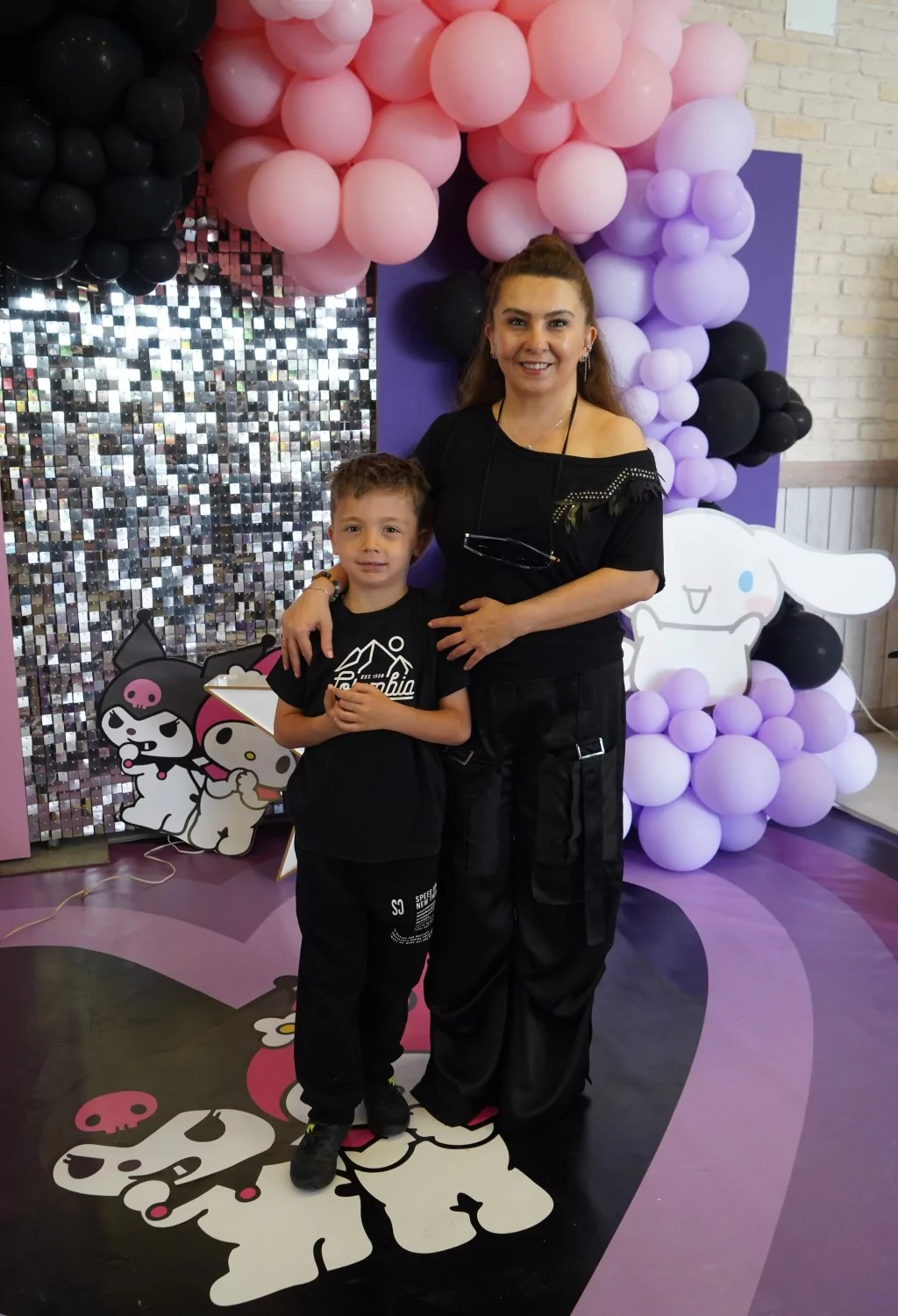 Arya ve Acar kardeşler yeni yaşlarında gönüllerince eğlendiler