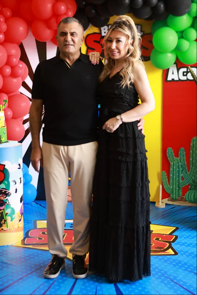 Arya ve Acar kardeşler yeni yaşlarında gönüllerince eğlendiler