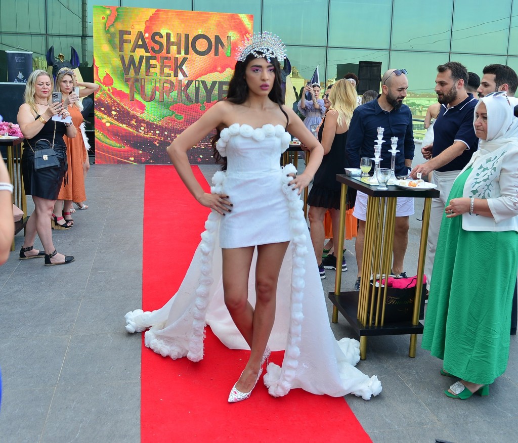 Özlem Değirmen'den  görkemli lansman