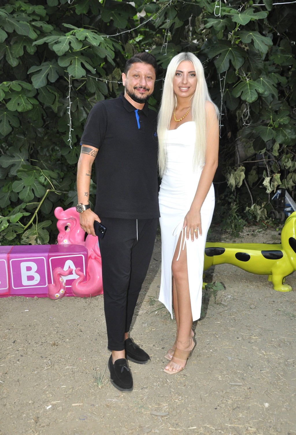 Kızı için evinin bahçesini lunaparka çevirdi