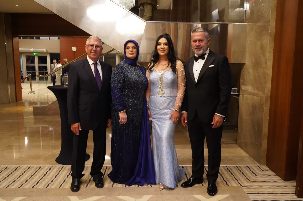 Mutluluk onlara çok yakıştı