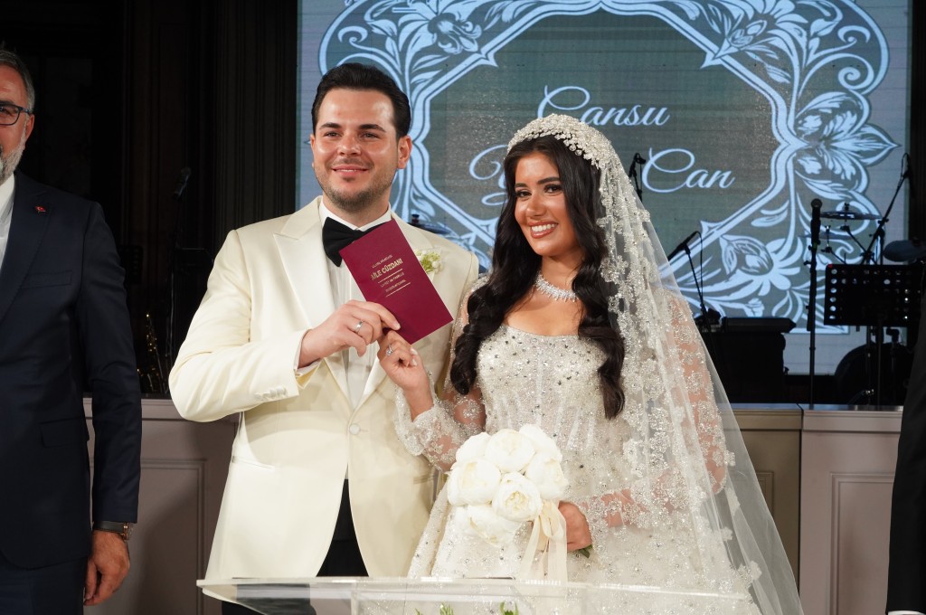 Mutluluk onlara çok yakıştı