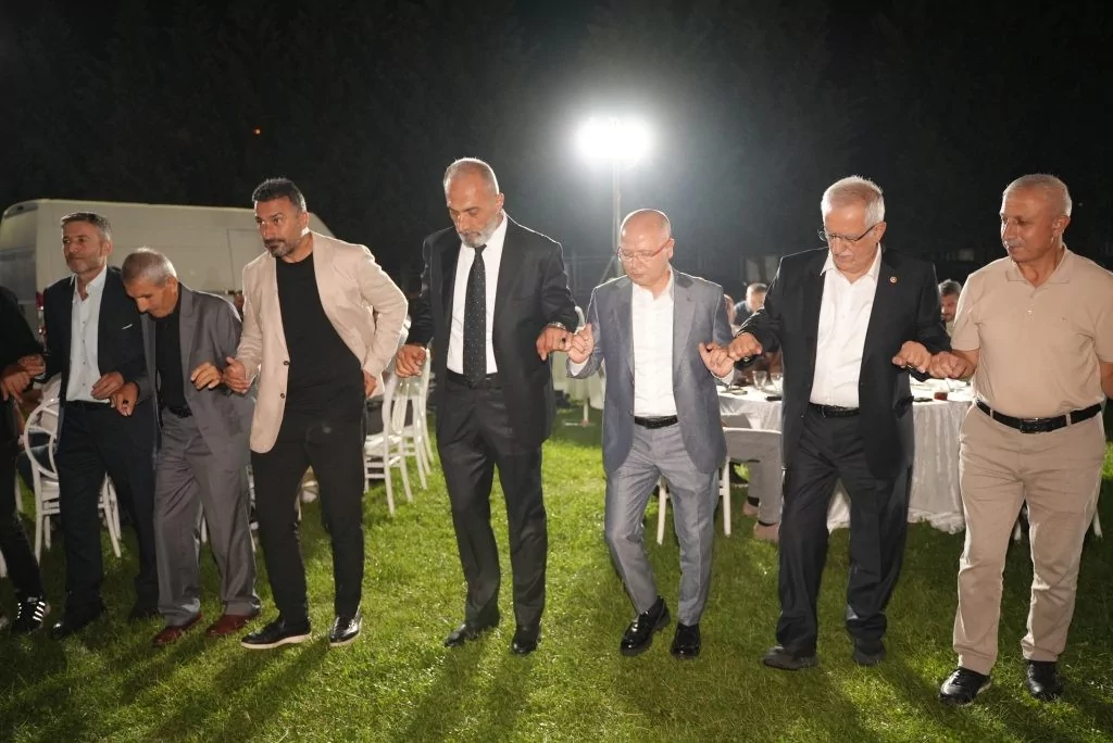 Bursa protokolü ve çok sayıda davetlinin katıldığı görkemli düğün büyük ilgi gördü