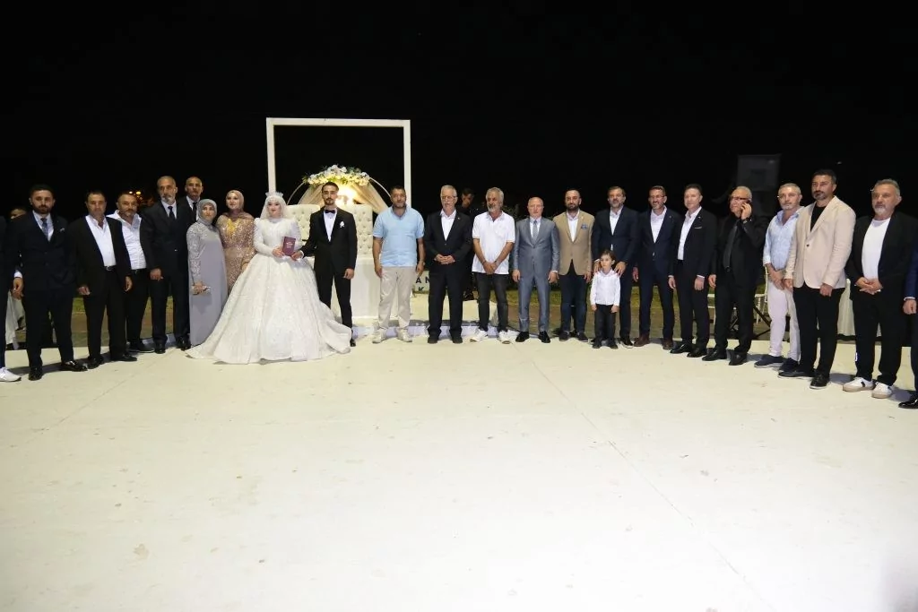 Bursa protokolü ve çok sayıda davetlinin katıldığı görkemli düğün büyük ilgi gördü