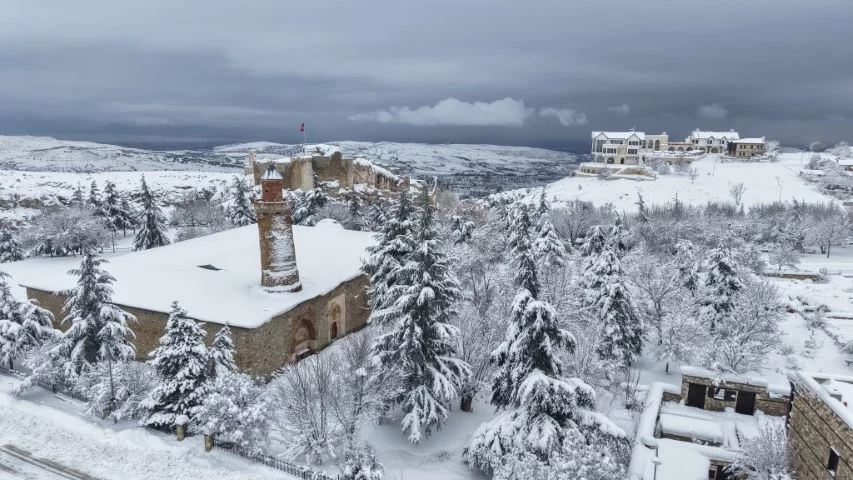 Medeniyetlerin beşiği Harput beyaza büründü, kartpostallık görüntüler oluştu