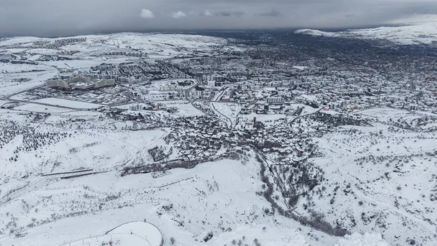 Medeniyetlerin beşiği Harput beyaza büründü, kartpostallık görüntüler oluştu