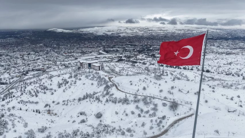 Medeniyetlerin beşiği Harput beyaza büründü, kartpostallık görüntüler oluştu