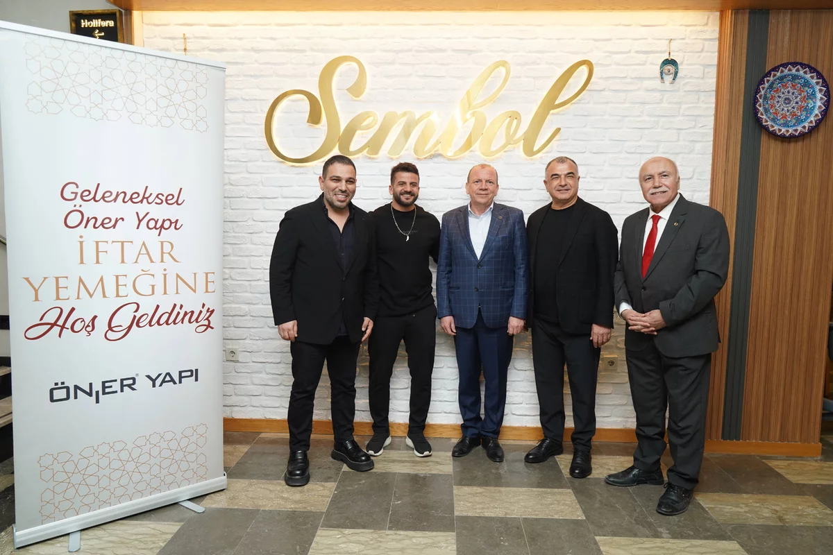 Öner Yapı ailesinin düzenlediği geleneksel iftar yemeğinde iş dünyası bir araya geldi.