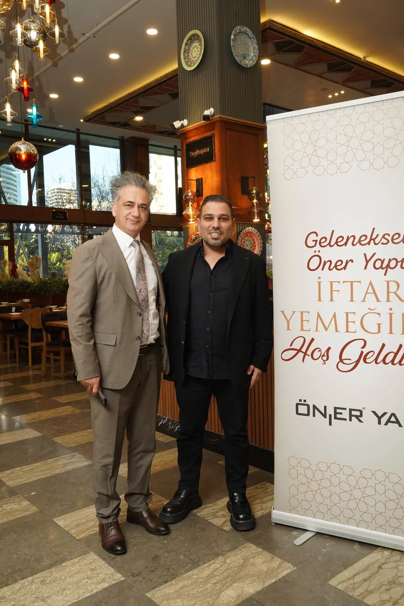 Öner Yapı ailesinin düzenlediği geleneksel iftar yemeğinde iş dünyası bir araya geldi.
