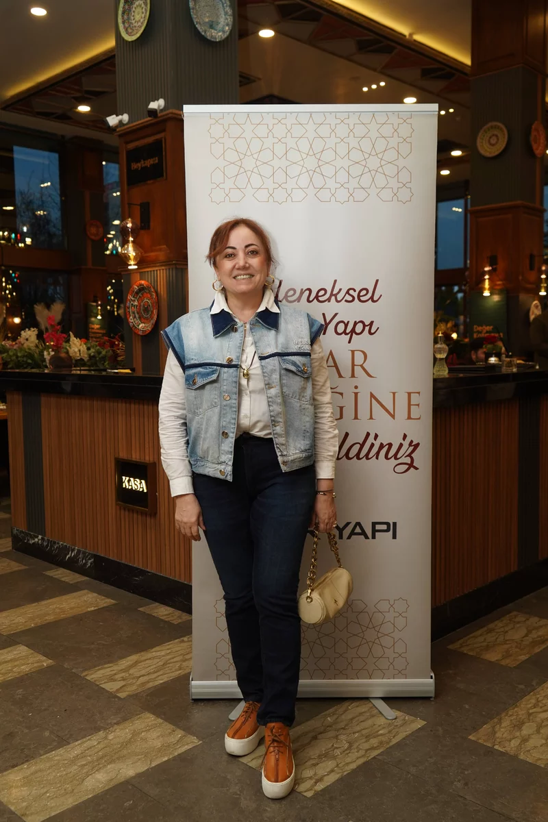 Öner Yapı ailesinin düzenlediği geleneksel iftar yemeğinde iş dünyası bir araya geldi.