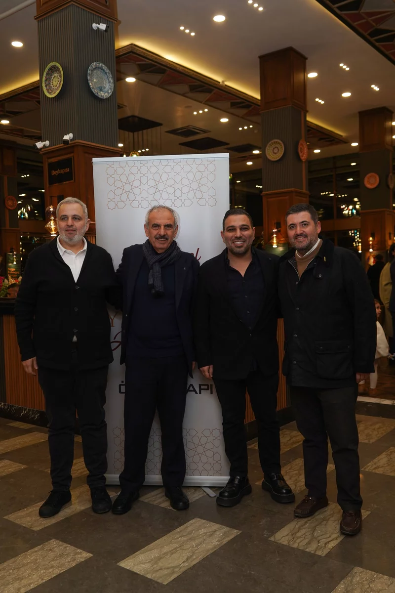 Öner Yapı ailesinin düzenlediği geleneksel iftar yemeğinde iş dünyası bir araya geldi.