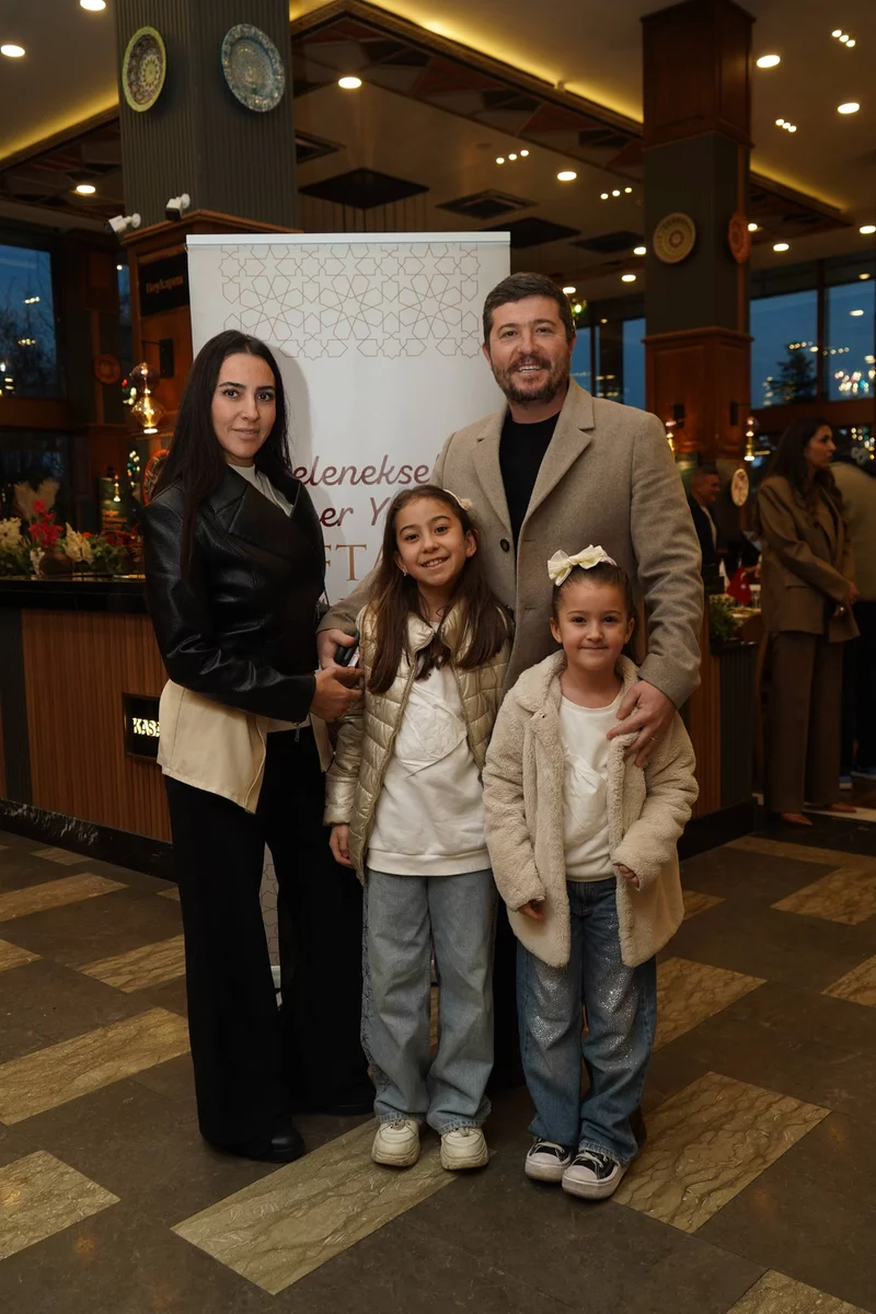 Öner Yapı ailesinin düzenlediği geleneksel iftar yemeğinde iş dünyası bir araya geldi.