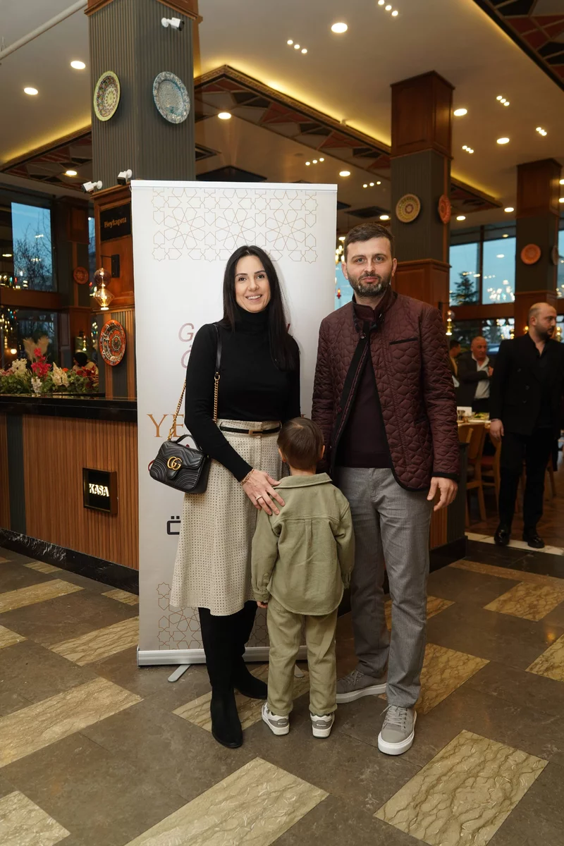 Öner Yapı ailesinin düzenlediği geleneksel iftar yemeğinde iş dünyası bir araya geldi.