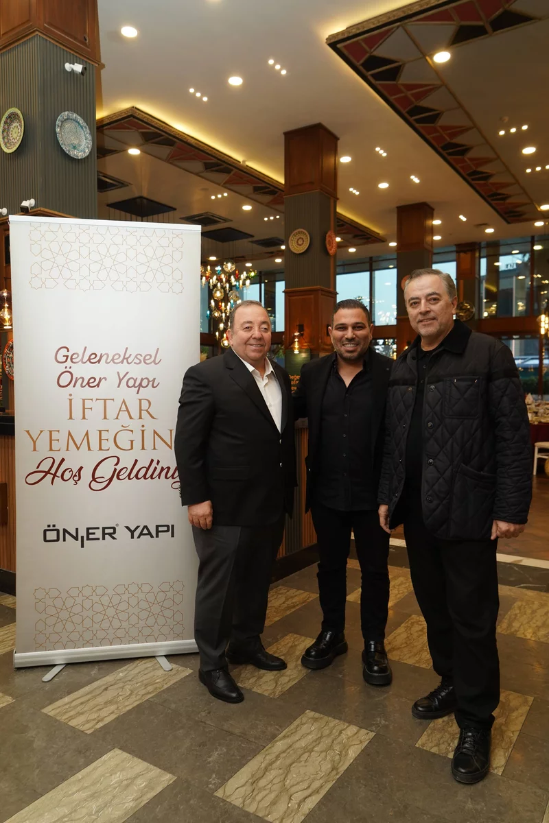 Öner Yapı ailesinin düzenlediği geleneksel iftar yemeğinde iş dünyası bir araya geldi.