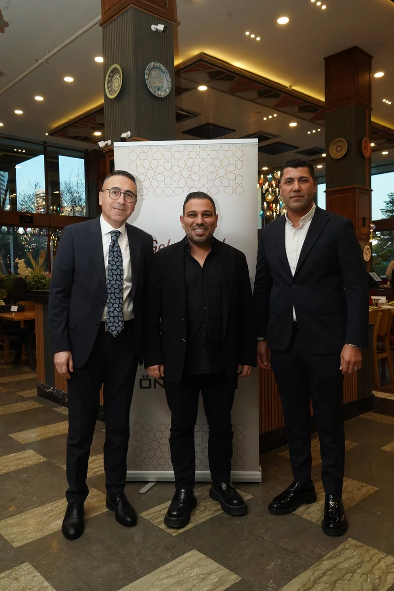 Öner Yapı ailesinin düzenlediği geleneksel iftar yemeğinde iş dünyası bir araya geldi.