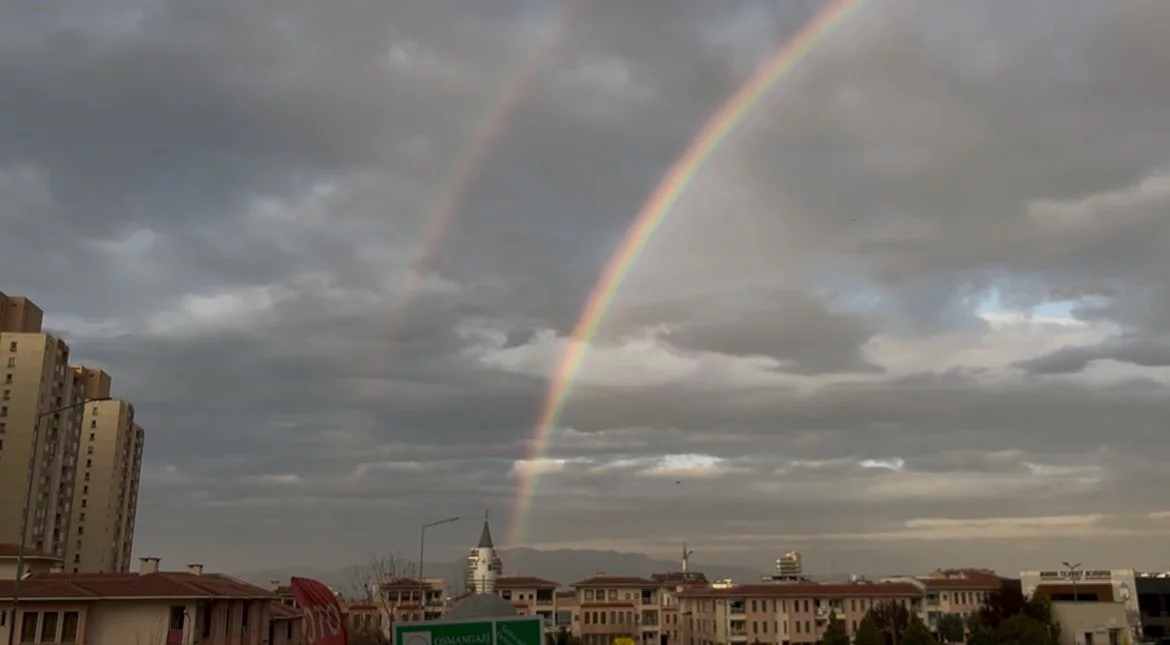 Bursa'da gökkuşağı mest etti