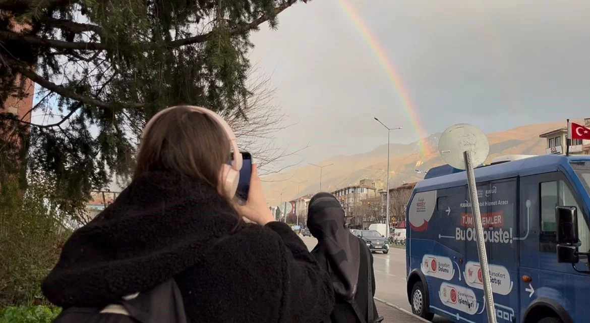 Bursa'da gökkuşağı mest etti