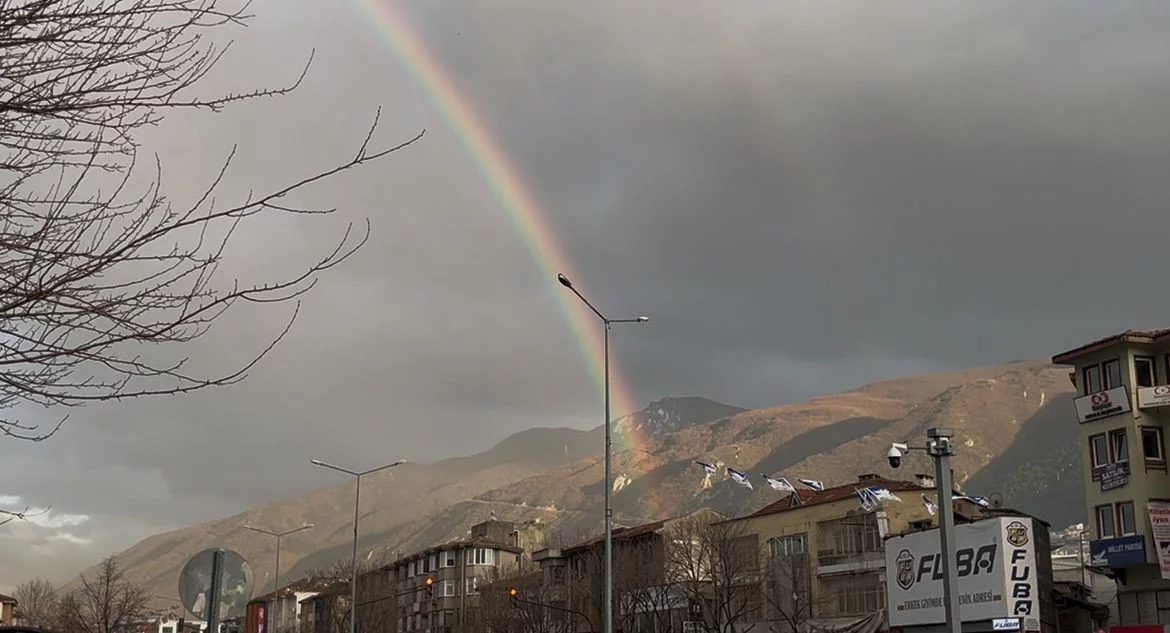 Bursa'da gökkuşağı mest etti