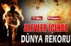 Alevlere daldı dünya rekoru kırdı