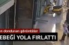 Bir yaşındaki bebeğini böyle yola fırlattı