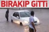 Mega kenti sel aldı..Otomobillerini bırakıp gittiler
