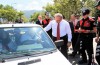 Vali, trafik polislerinin yol kontrolüne takıldı…