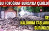 Sel suları kaldırım taşlarını işte böyle sürükledi