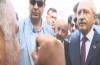 Bir çuval üzümü Kılıçdardoğlu'nun önünde yere döktü