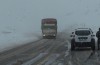 Kar yolları ulaşıma kapattı