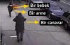 Kucağında bebeği olan anneye tekmeli saldırı!
