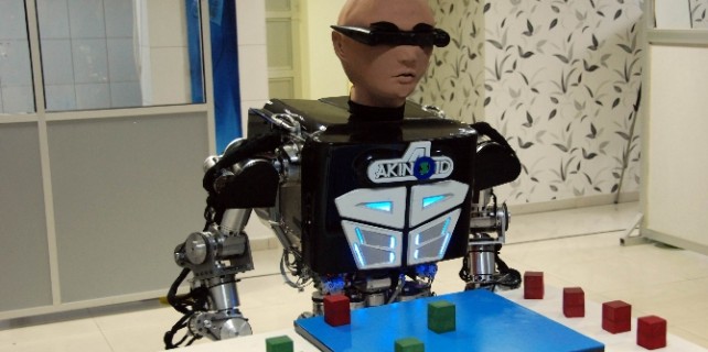 İnsansı robot AKINOID-3 geliyor