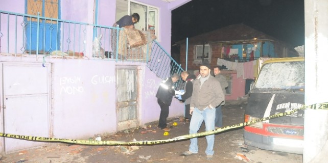 Romanlar birbirine girdi: 2 yaralı