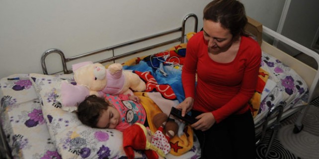 Türkiye minik Azra'ya kayıtsız kalmadı!