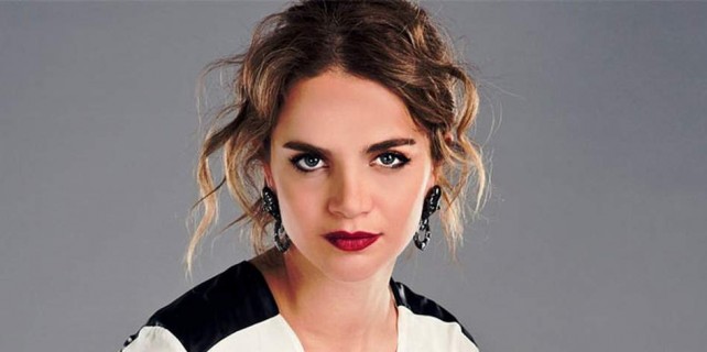 Tuğçe Kazaz'dan zehir zemberek açıklamalar